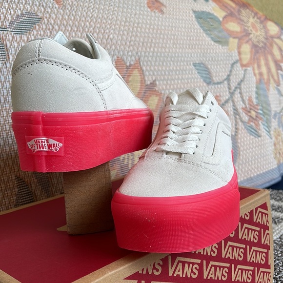 Vans WMNS Old Skool Stacked 
Suede Blanc De Blanc/Pink
VN0A7Q5MCCS
Platforms - Picture 10 of 16
